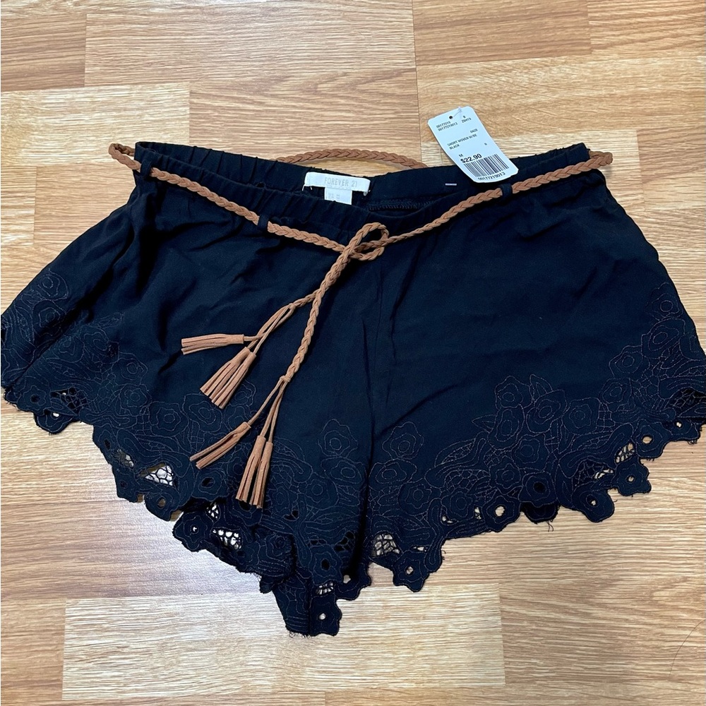 Soft flowy shorts w/ floral lace & braided brown belt- Womens S/M Brand New